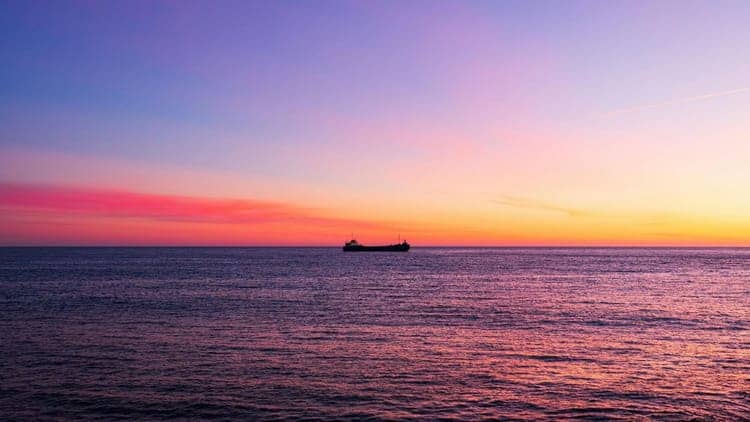 Passeio de Barco à Vela ao Pôr do Sol no Porto pelo Rio Douro