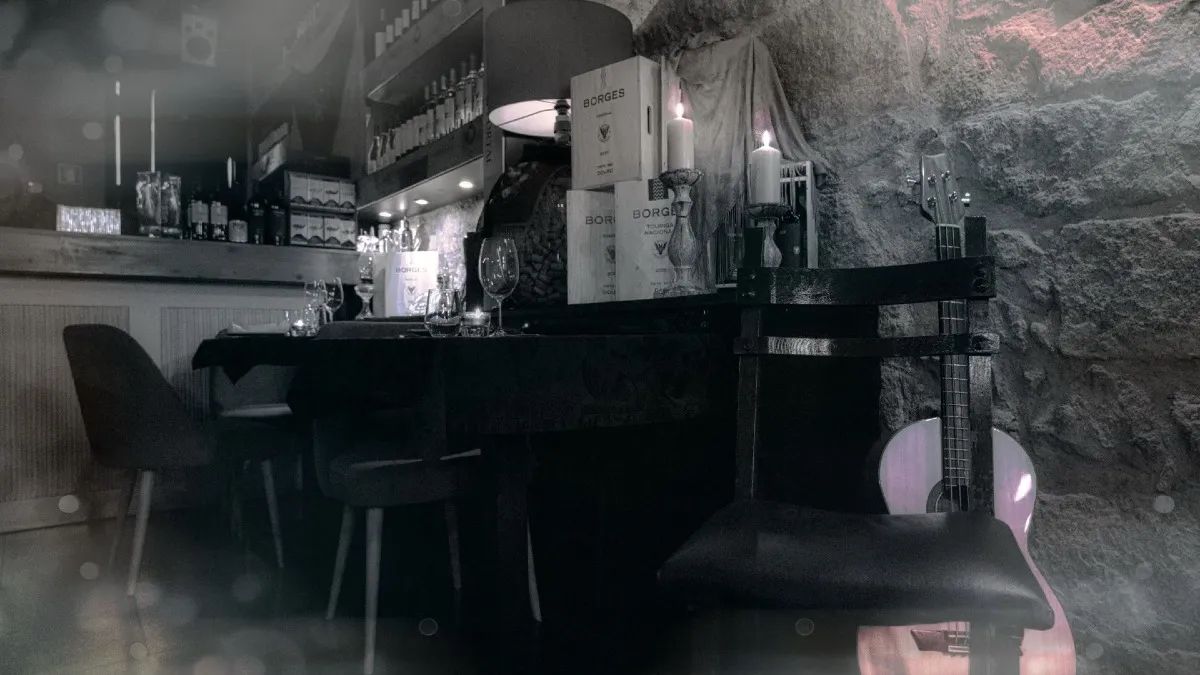 Jantar de Fado & Tour Noturno no Porto