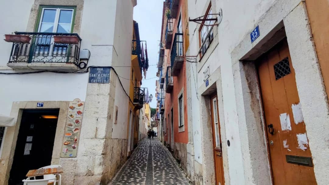Walking Tour Privado em Lisboa: Miradouros, Monumentos e Tesouros Escondidos