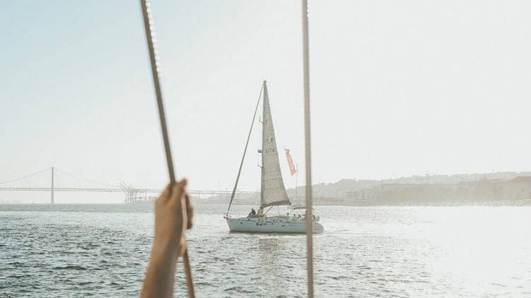 Passeio Privado de Barco em Lisboa com Bebidas e Petiscos