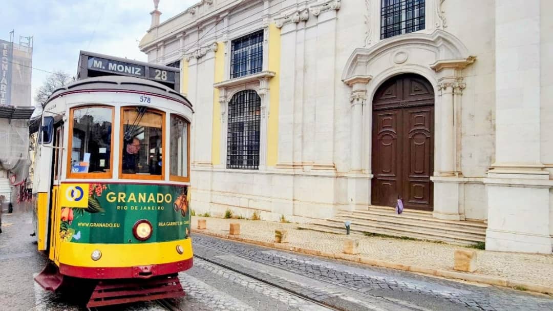 Walking Tour Privado em Lisboa: Miradouros, Monumentos e Tesouros Escondidos