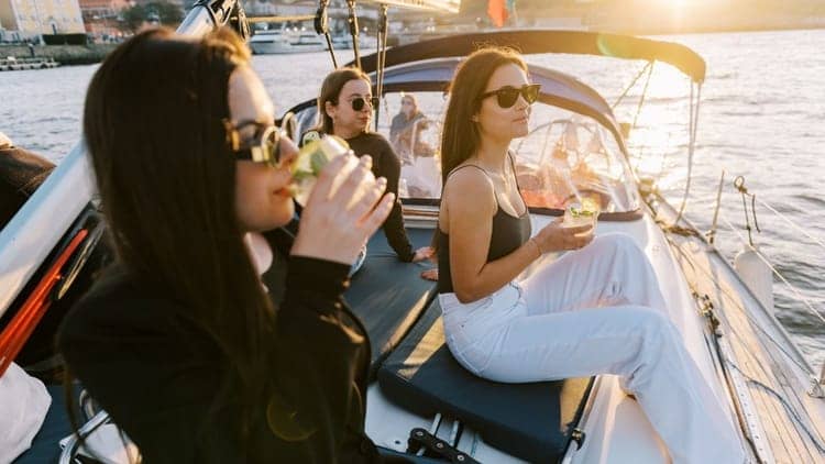 Passeio de Barco à Vela ao Pôr do Sol no Porto pelo Rio Douro
