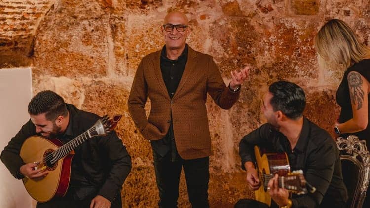 Espetáculo de Fado em Lisboa com Vinho em Local Histórico