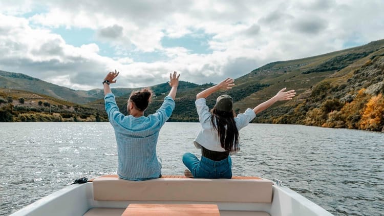 Passeio de Barco Solar do Douro com Prova de Vinhos