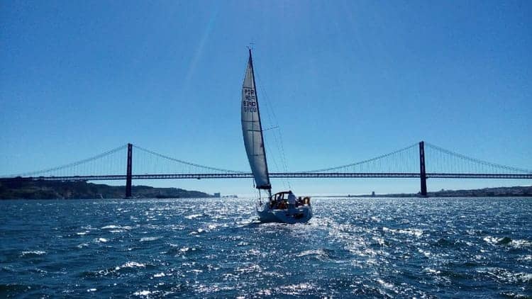Passeio de Barco em Lisboa com Bebidas e Petiscos