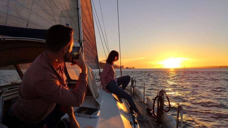 Passeio Privado de Barco ao Pôr do Sol em Lisboa com Bebidas