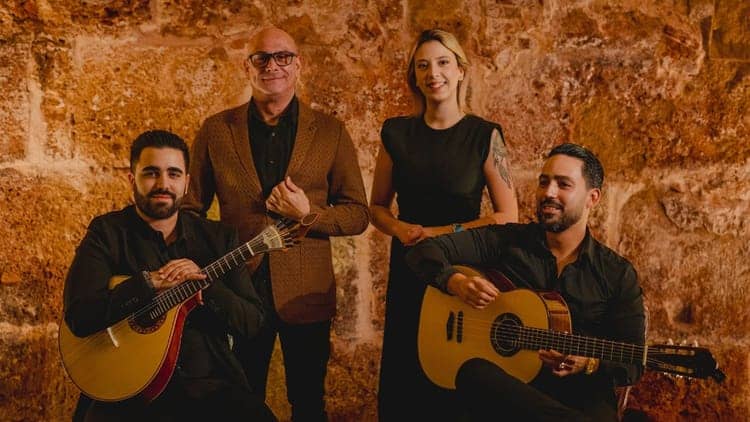 Espetáculo de Fado em Lisboa com Vinho em Local Histórico