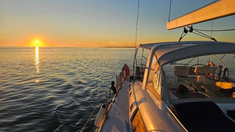 Passeio Privado de Barco ao Pôr do Sol em Lisboa com Bebidas