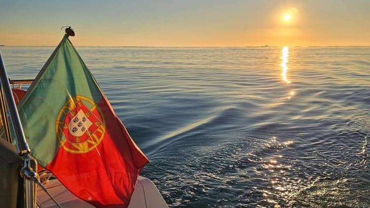 Passeio Privado de Barco ao Pôr do Sol em Lisboa com Bebidas