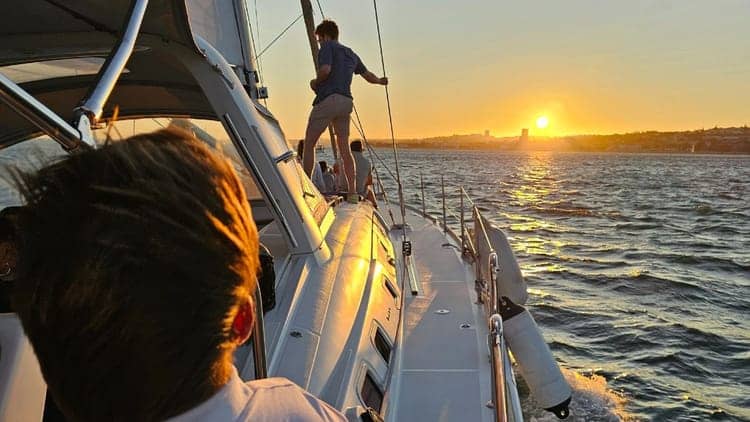 Passeio de Barco ao Pôr do Sol em Lisboa com Bebidas