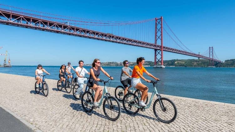 Tour de Bicicleta Ribeirinha em Lisboa: Belém ao Centro com Sabores Locais