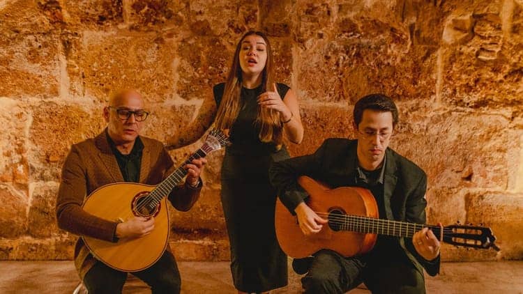 Espetáculo de Fado em Lisboa com Vinho em Local Histórico