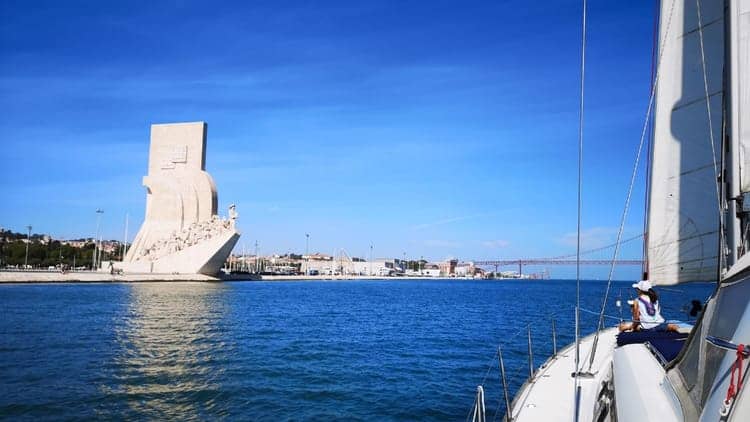 Passeio Privado de Barco em Lisboa com Bebidas e Petiscos