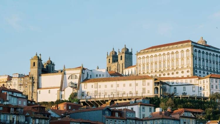 Passeio de Barco à Vela ao Pôr do Sol no Porto pelo Rio Douro
