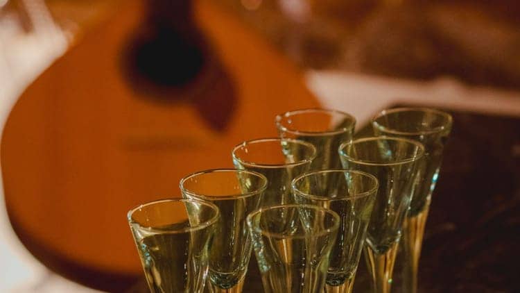 Espetáculo de Fado em Lisboa com Vinho em Local Histórico