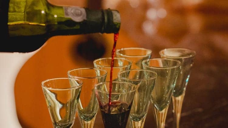 Espetáculo de Fado em Lisboa com Vinho em Local Histórico