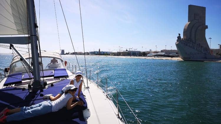 Passeio Privado de Barco em Lisboa com Bebidas e Petiscos