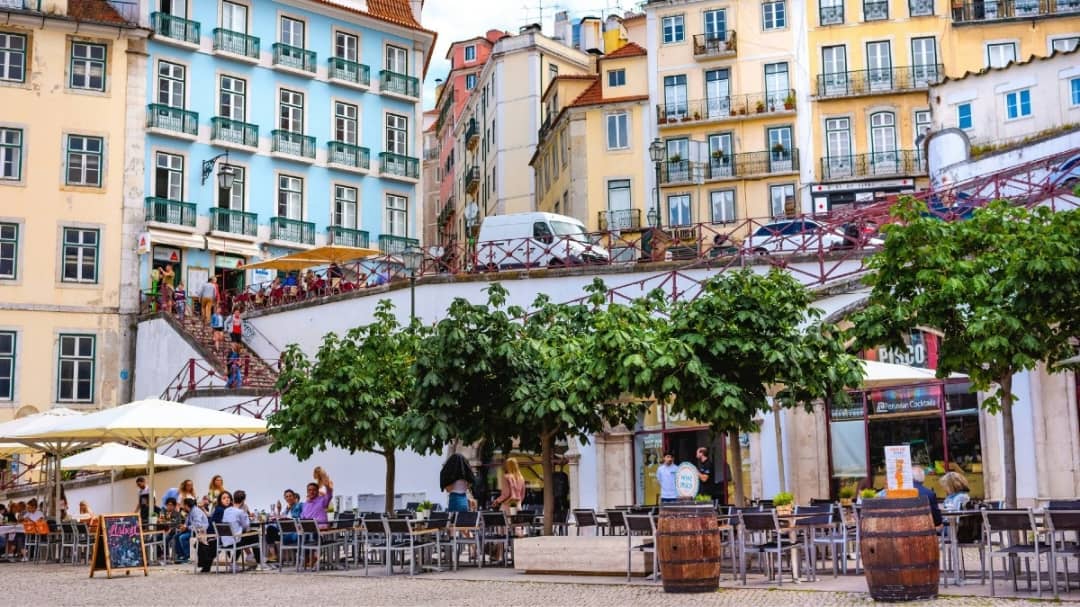 Walking Tour Privado em Lisboa: Miradouros, Monumentos e Tesouros Escondidos