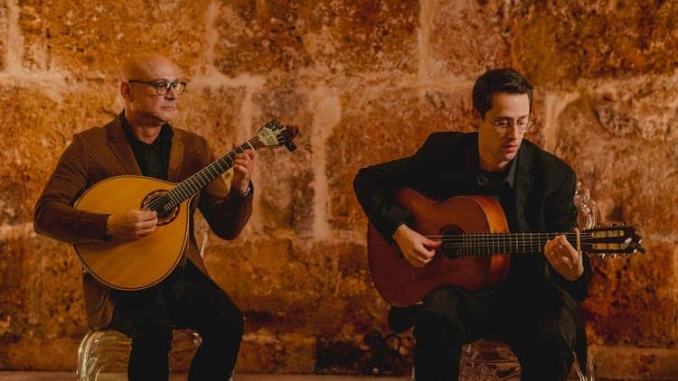 Espetáculo de Fado em Lisboa com Vinho em Local Histórico