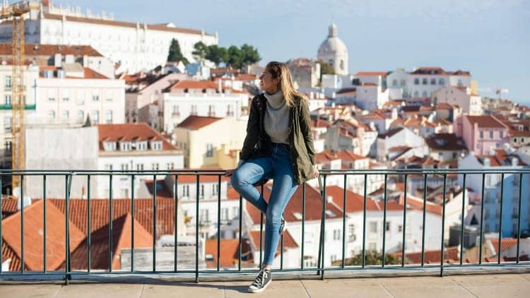 Walking Tour Privado em Lisboa: Miradouros, Monumentos e Tesouros Escondidos